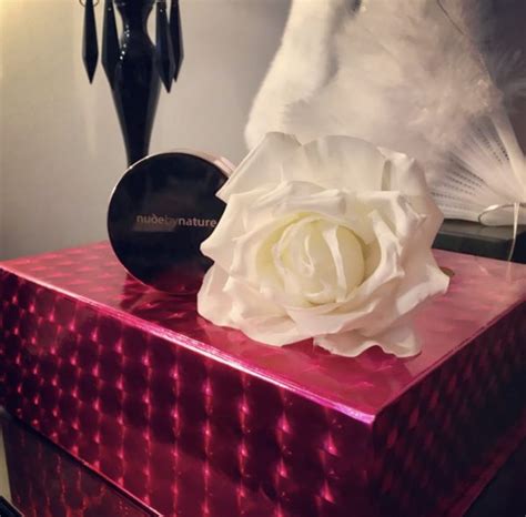 Victoires de la Beauté 2017 2018 Nude by Nature Fond de Teint Poudre Libre Eclat Princesse