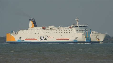 KM DHARMA FERRY VII Tujuan Surabaya Membelah Selat Madura 07 09 2019