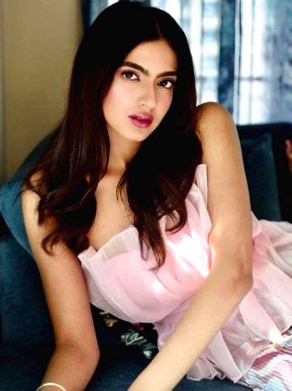 Kashika Kapoor Makes Her Bwood Debut With Pradip Khairwars Rom Com