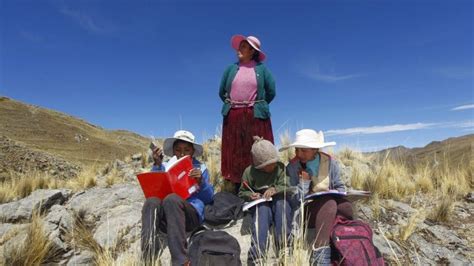 Per El Esfuerzo De J Venes En Zonas Rurales Para Estudiar En La