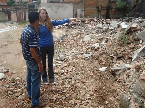 A Prefeitura Mais Perto De Voc Fam Lias S O Retiradas De Rea De