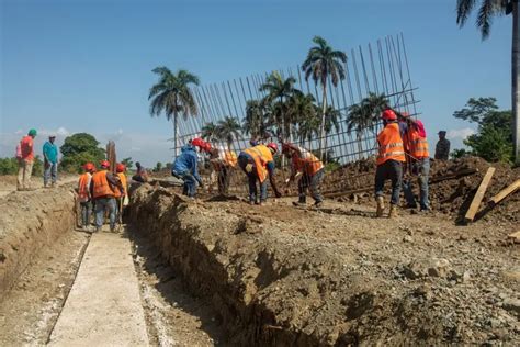 Controvertido muro separará próspera República Dominicana y empobrecido