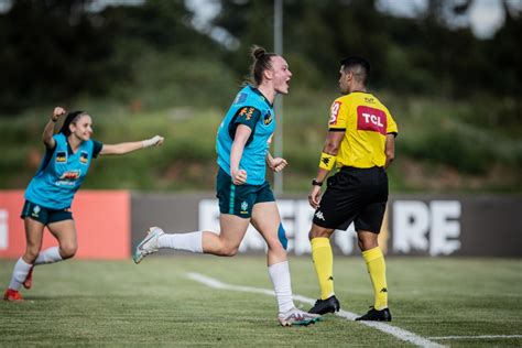 Futebol Feminino Em Jogo Treino Sele O Feminina Sub Vence O