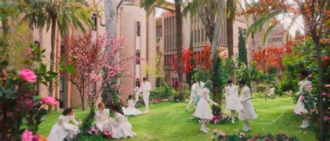 'Paradise Hills' Trailer: This Candy-Colored Fairy Tale Is One Of 2019's Most Visually Dazzling ...