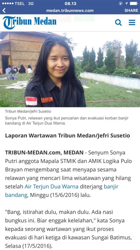 Sonya Putri Anggota Mapala Stmik Dan Amik Logika Relawan Banjir Bandang