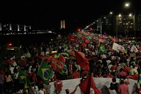 En Las Calles De Brasil Se Defiende La Democracia