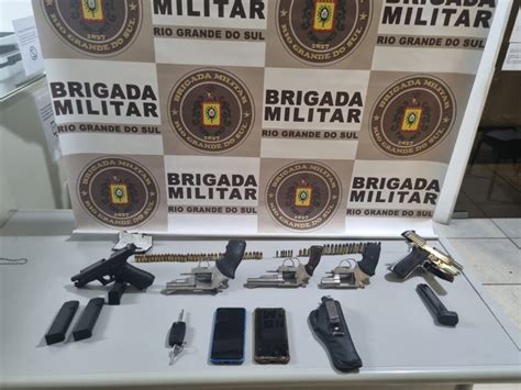 Brigada Militar de Parobé prende homem cinco armas de fogo dentro