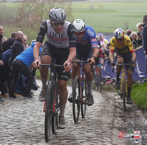 E Saxo Bank Classic Wout Van Aert Devant Mathieu Van Der Poel Et