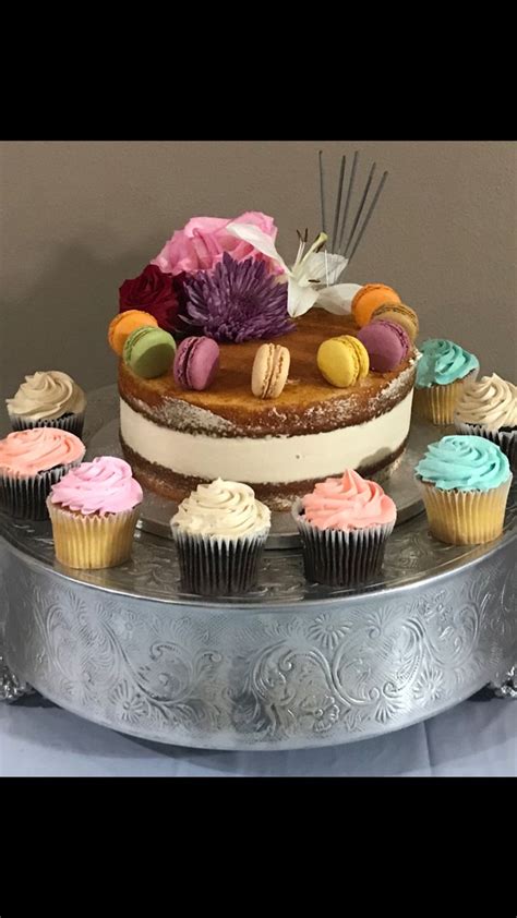 Naked Cake With Macaroons