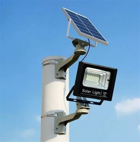 Reflector Solar Led 25w Con Panel Solar Y Control Remoto S 140 00 En