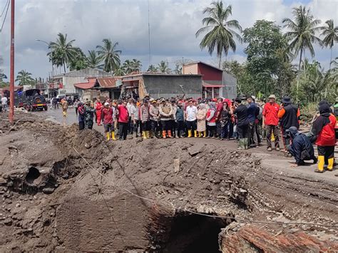 Pmi Salurkan Bantuan Tangki Air Ke Korban Banjir Bandang Dan Longsor