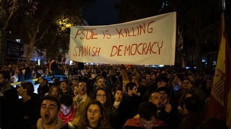 Octava Noche De Protestas En La Calle Ferraz Madridiario