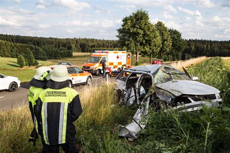 Mehrfach Berschlagen Passat Fahrer Schwer Verletzt Oberpfalzecho