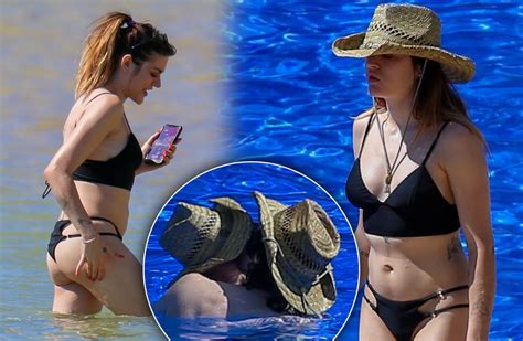 Frances Bean Cobain Shows Off Bikini Body See The Photos