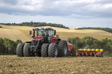 Mf S Das Neue Flaggschiff Von Massey Ferguson Landwirt Media