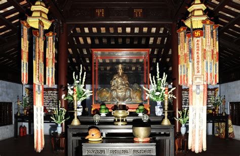 kham pha chua thien  hue bieu tuong linh thieng ben song huong