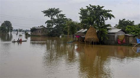 flood situation  assam remains grim    lakh affected
