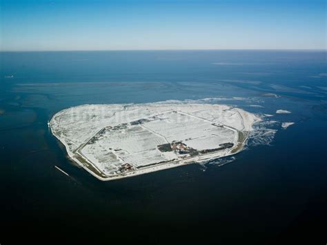 Insel Neuwerk aus der Vogelperspektive Winterluftbild Küstenbereich