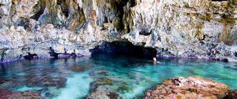 Avaiki Cave Expats Travel Together