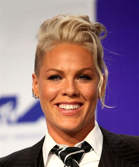 Pink Hairstyles And Haircuts - Celebrity Hair Ideas