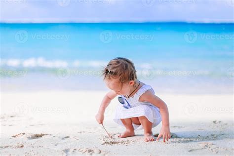 Little girl at tropical white beach making sand castle 18037561 Stock ...