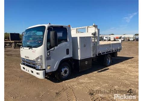 Buy Used Isuzu 2009 Isuzu Npr 300 Mwb Premium Refrigerated Truck In Listed On Machines4u