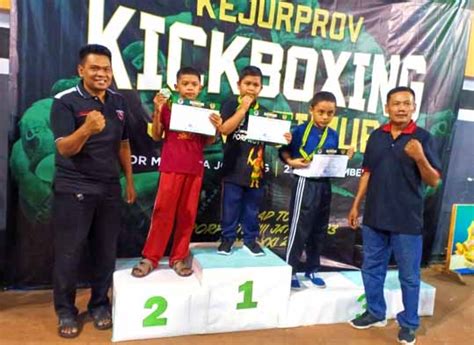 Jombang Juara Umum Kejurprov Kick Boxing 2022