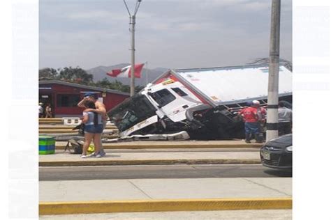 La Libertad Dos Muertos Y Ocho Heridos En M Ltiple Accidente Ocurrido