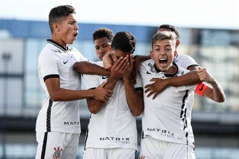 Corinthians Vence O Ibrachina No Paulista Sub E Se Mant M L Der