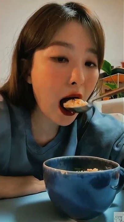 Seulgi • Eating Fancam • Youtube