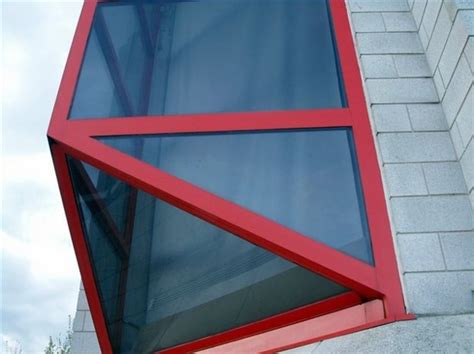 Triangular windows darken – window blinds or window films apply | Avso