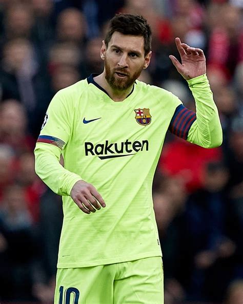 Angry Lionel Messi Squares Up To Barcelona Fans At Liverpool Airport As