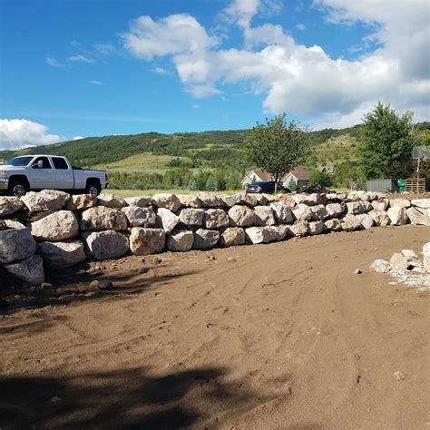 stone retaining wall | Jones Outdoor Living