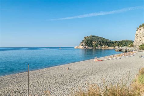 Esplora Malpasso Una Spiaggia Affascinante In Liguria