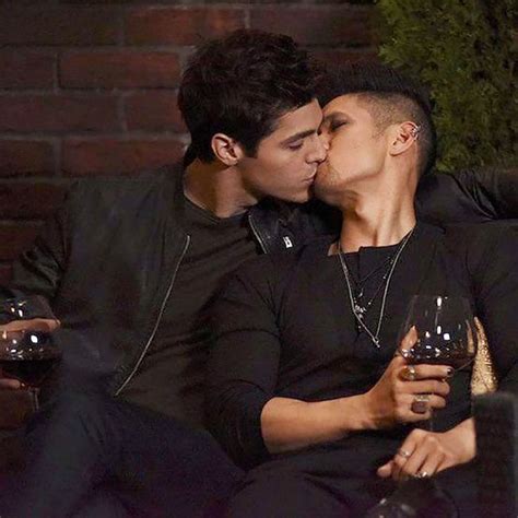 Malec Magnus Bane X Alec Lightwood Shadowhunters Kiss In 2024