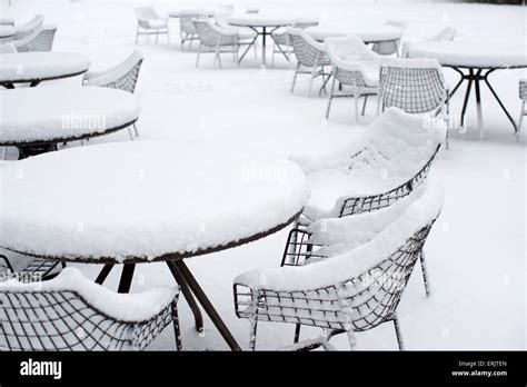 Heavy Snow on Cafe tables Holburne Museum Bath Sydney Gardens Stock Photo - Alamy