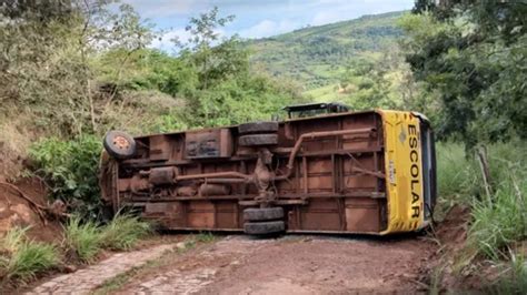 Ônibus estudantes tomba na zona rural de Vera Cruz Marília Notícia