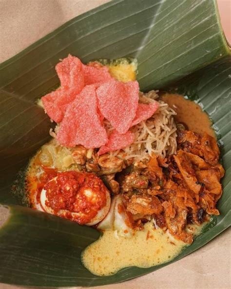 Kuah Bumbu Kacang Dicampur Rendang Merasakan Gurihnya Lontong Kak Lin