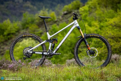 Das Raaw Madonna V3 Im Großen Vergleichstest Um Das Beste Enduro Bike