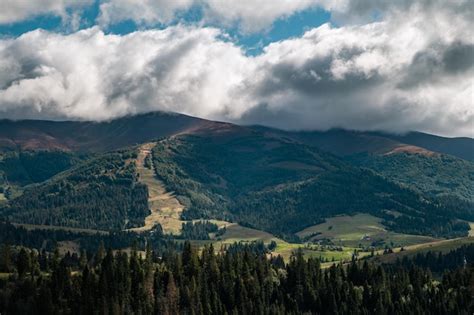 Hermosa Vista Panor Mica Del Paisaje Monta Oso Con Bosque De Con Feras