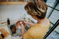 5 Tips Bersihkan Alat Masak Berbahan Kayu Agar Aman Dipakai