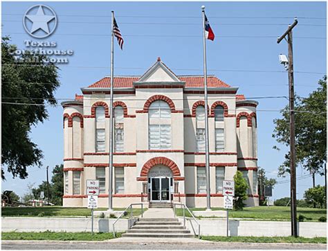 Karnes County Courthouse - Karnes City, Texas - Photograph Page 1