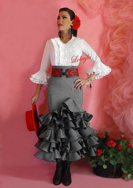 Lolaylo Trajes De Flamenca Y Faldas De Sevillana Trajes De Flamenco