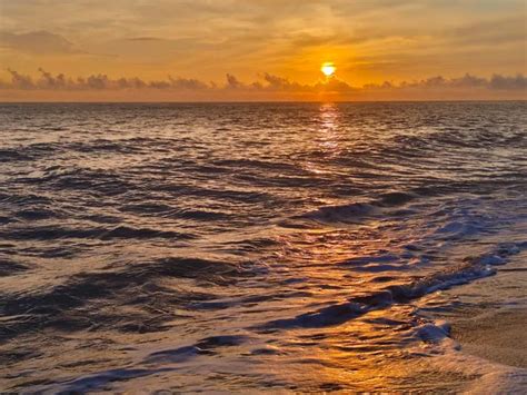 Pantai Cantik Di Sungailiat Dengan Pemandangan Sunrise Yang Memukau