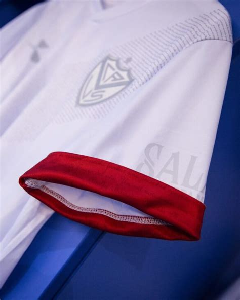 Vélez Sarsfield lança camisa em homenagem à sua fundação MDF