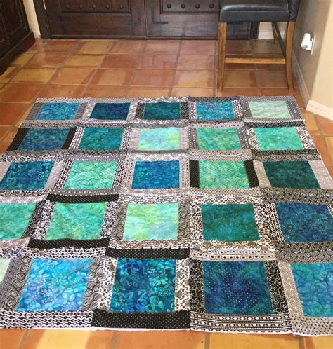 Union members are debating the current border and customs salary 9