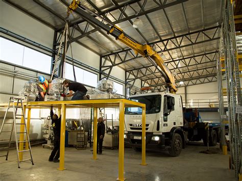 Cami N Iveco Tector E Con Hidrogr A De Tonel Metros Gruas