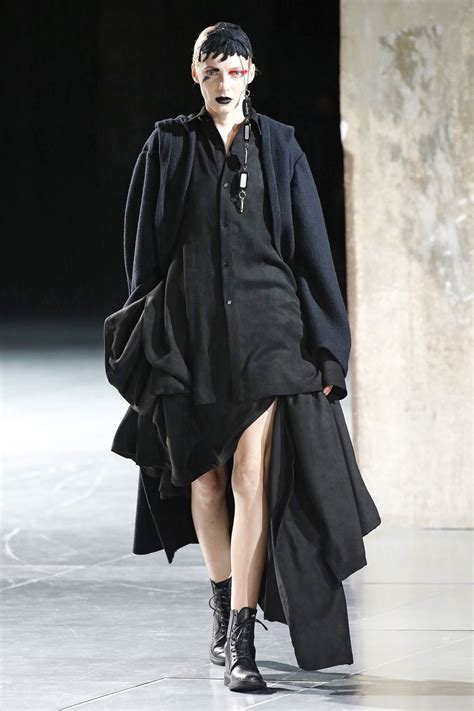 Yohji Yamamoto Ready To Wear Fashion Show Collection Fall Winter