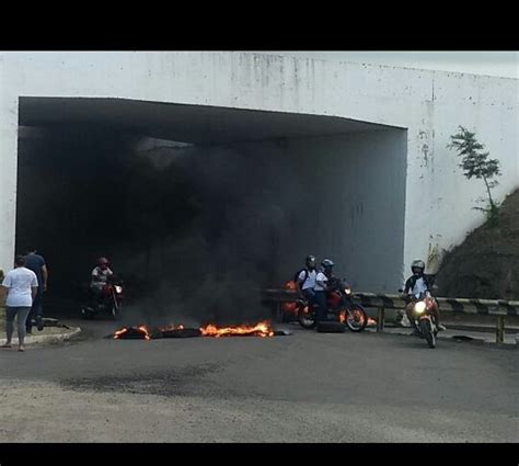 Em Santa Rita entrada de Tibiri bloqueada SIM decreta paralização