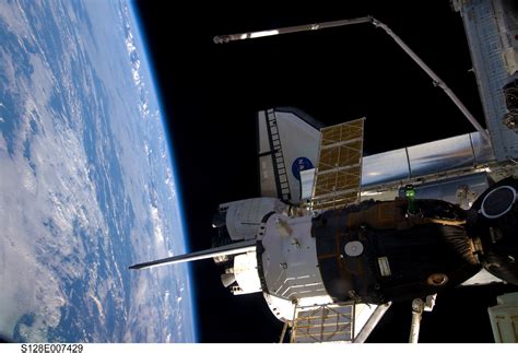 ESA - View from the ISS showing Space Shuttle Discovery and a Soyuz ...